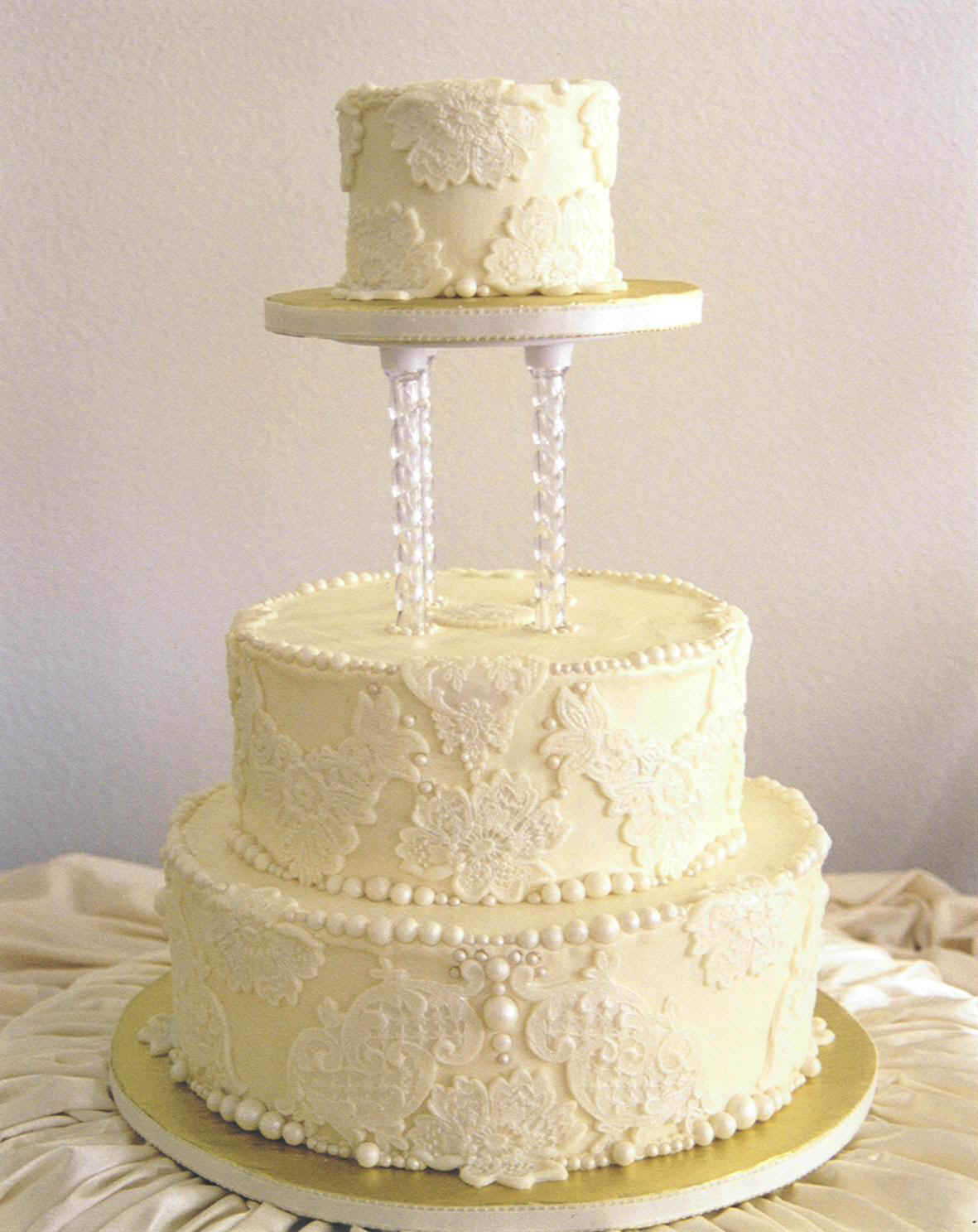 Vintage Wedding Cake with Pearls