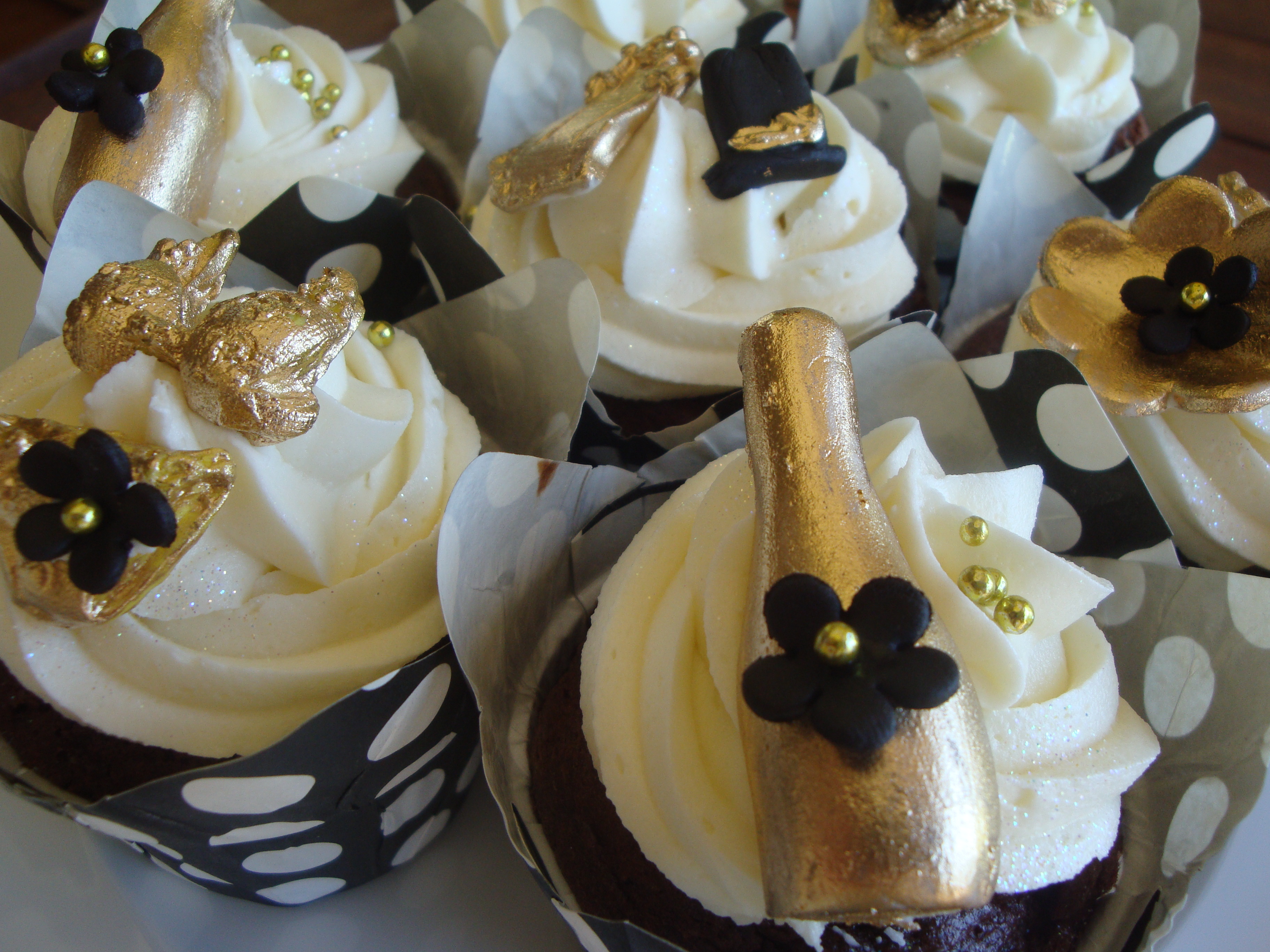 Black and Gold Cupcakes