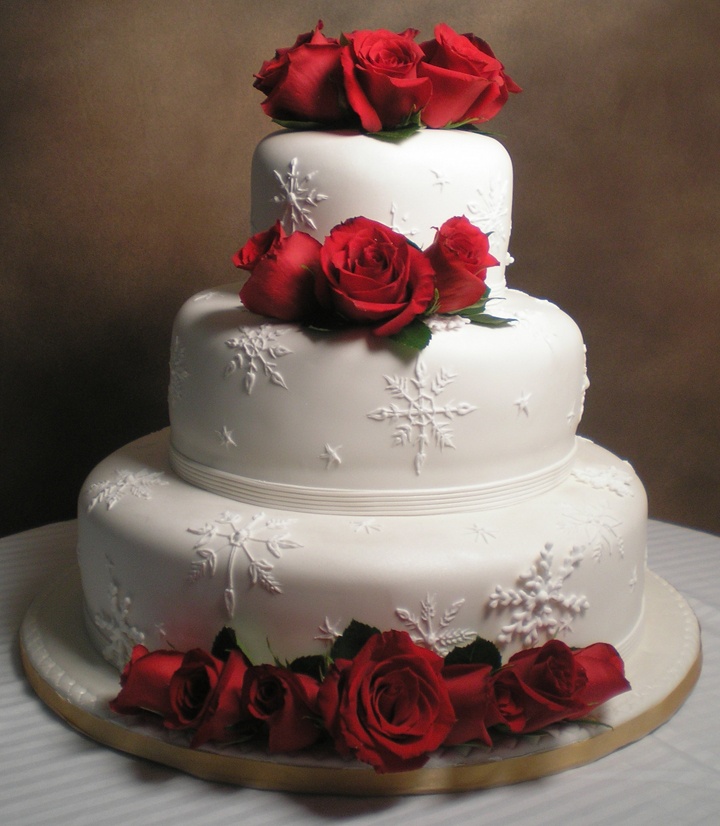 10 Beautiful Cakes For The Holidays Photo - Christmas Theme Wedding