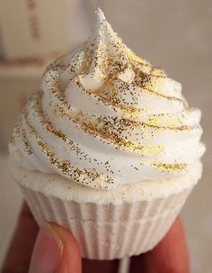 Cupcakes with Edible Glitter