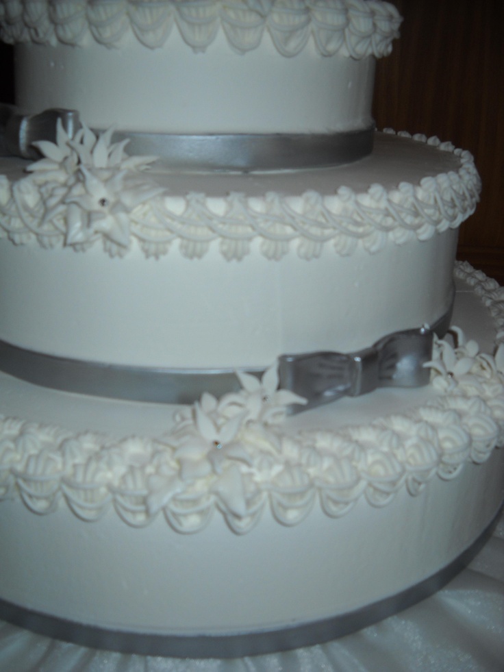 Elegant Wedding Cakes with Crystals