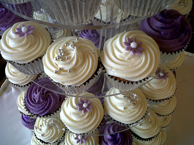 Purple Wedding Cake and Cupcake Ideas