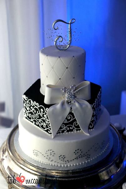 Black and White Wedding Cakes Designs