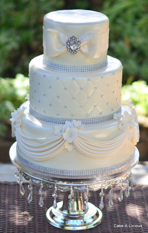 13 Photos of Elegant Wedding Cakes With Diamonds