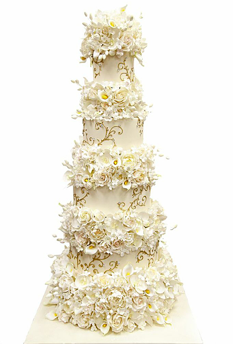 Winter Wedding Cake with Flowers