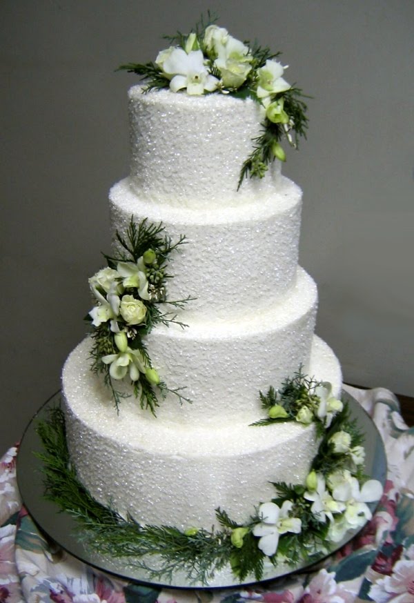 Winter Wedding Cake with Flowers