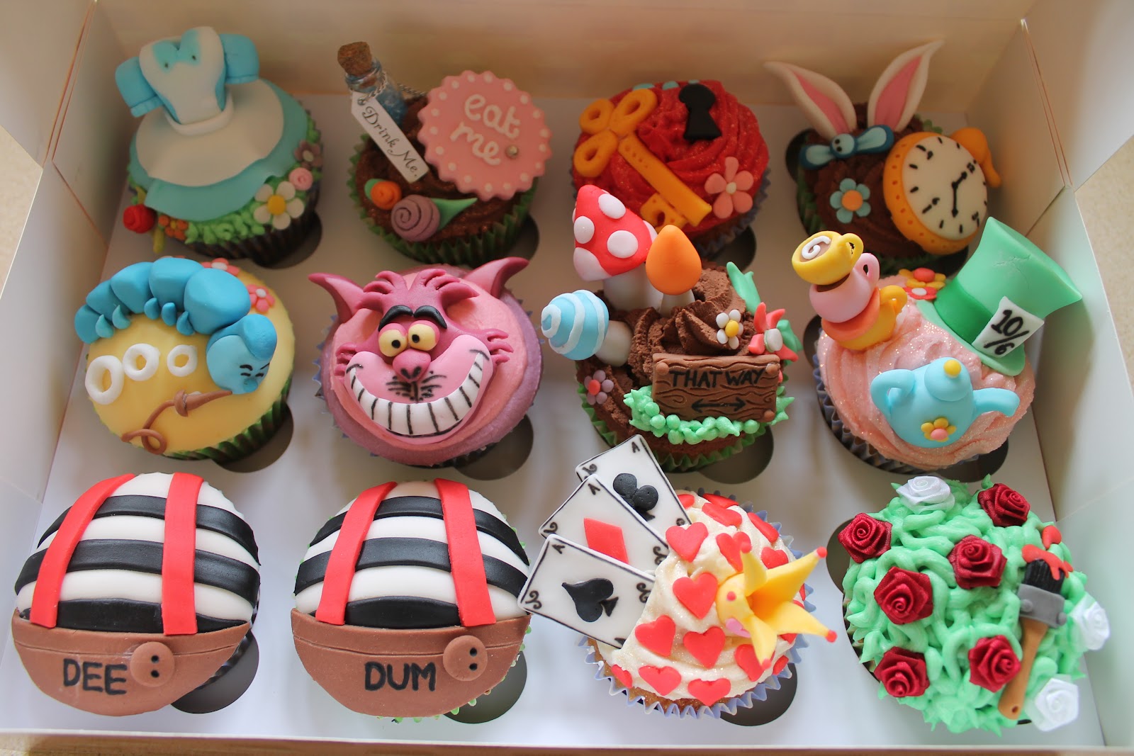 Alice and Wonderland Cupcakes