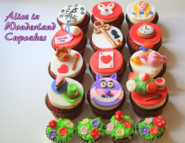 Alice and Wonderland Cupcakes