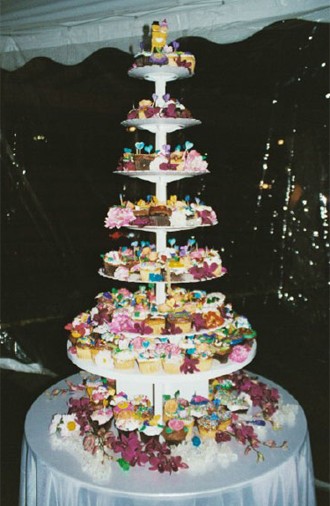 12 Photos of Wedding Cakes Made Out Cupcakes