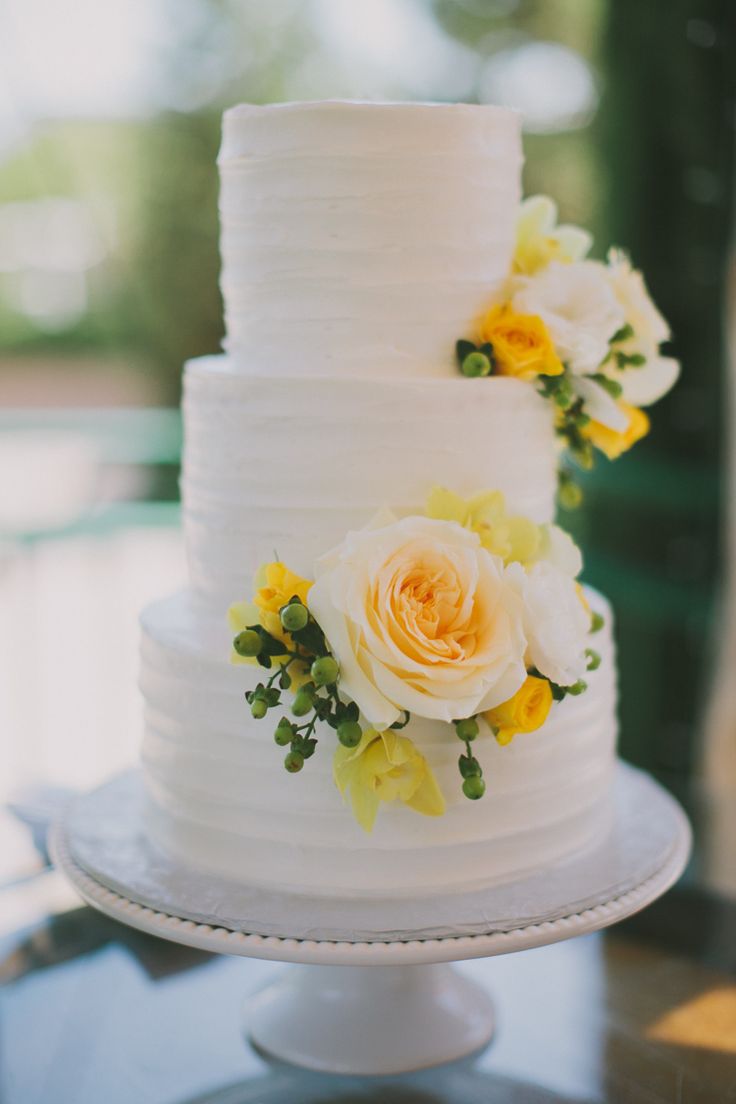 Beautiful Yellow Wedding Cake