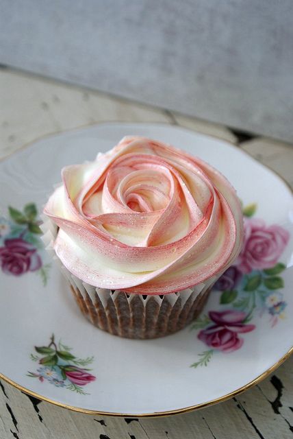 Buttercream Rose Swirls On Cupcake