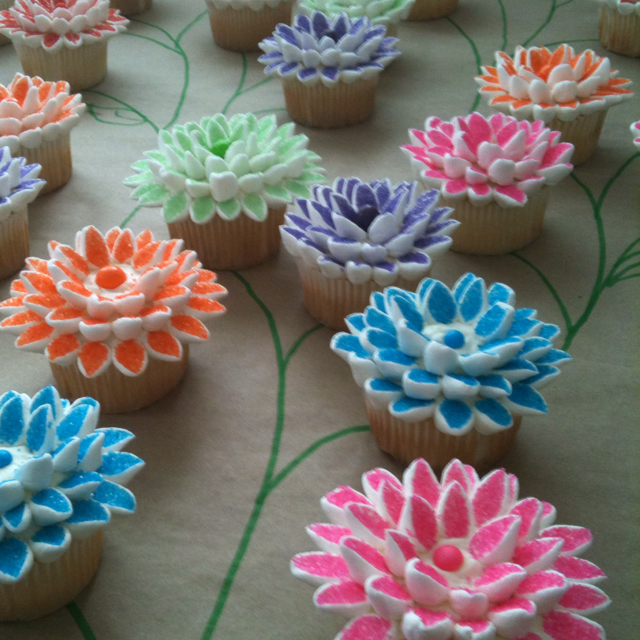 Cupcakes with Marshmallow Flowers