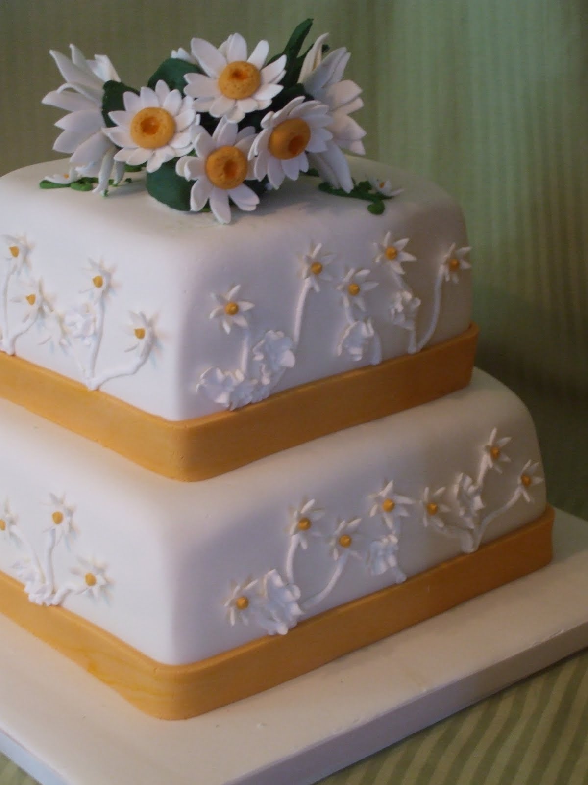 Daisy Wedding Cake