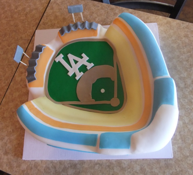 10 Photos of Dodgers Stadium Wedding Cakes