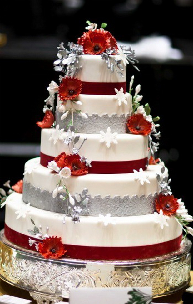 5 Photos of Crimson And White Wedding Cakes