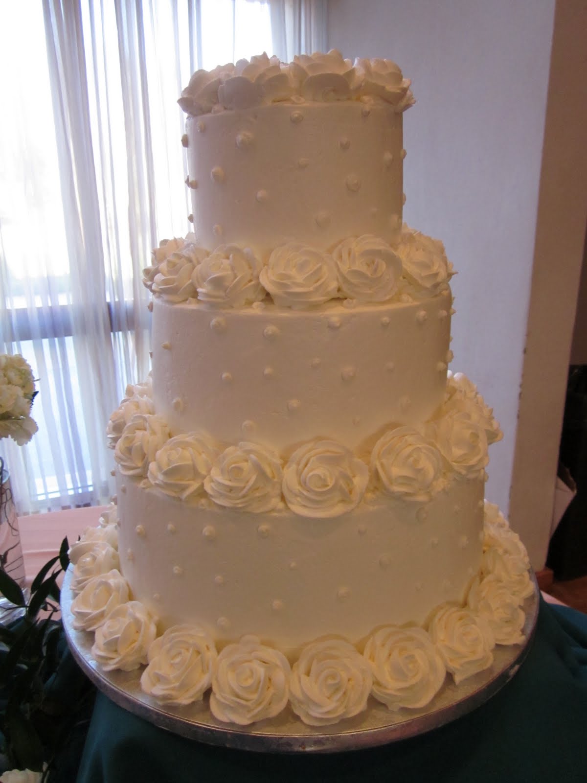 12 Photos of Public Wedding Cakes