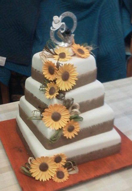 Country Wedding Cake with Burlap