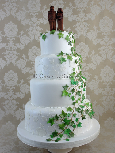 11 Photos of Wedding Cakes With Ivy