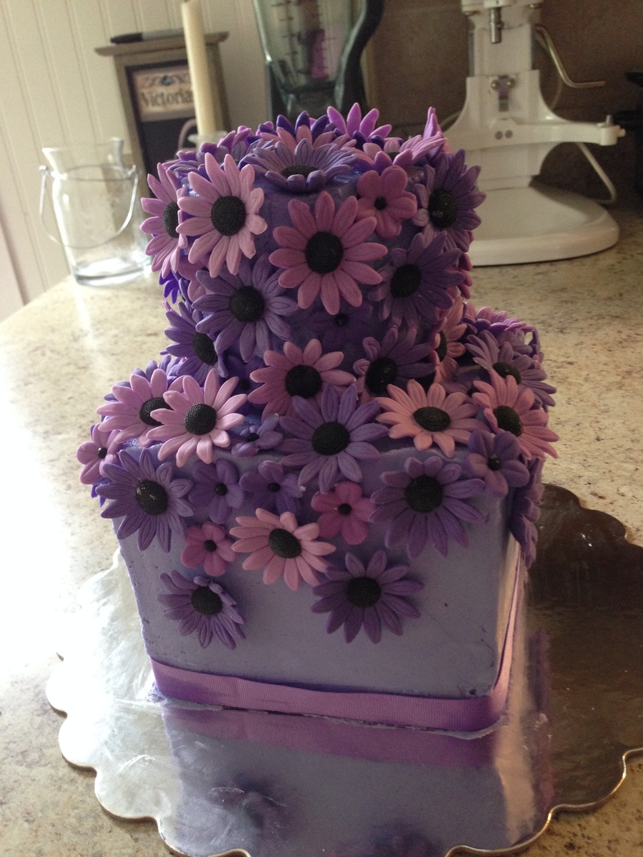 5 Photos of Purple Daisy Wedding Cakes