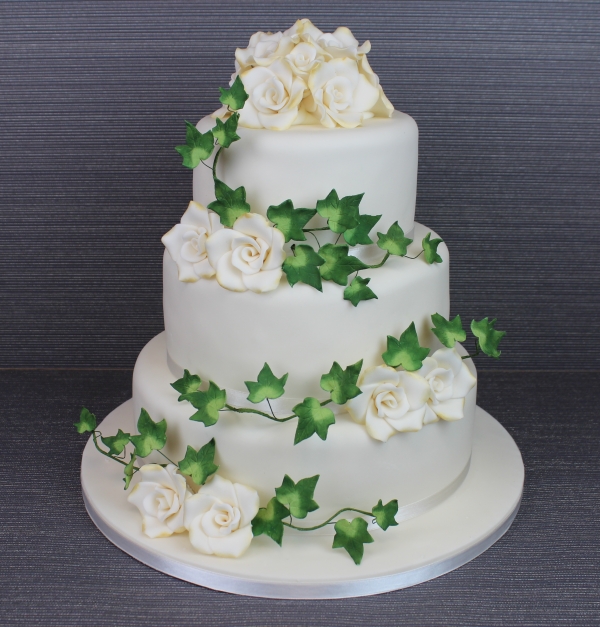 Roses and Ivy Wedding Cake