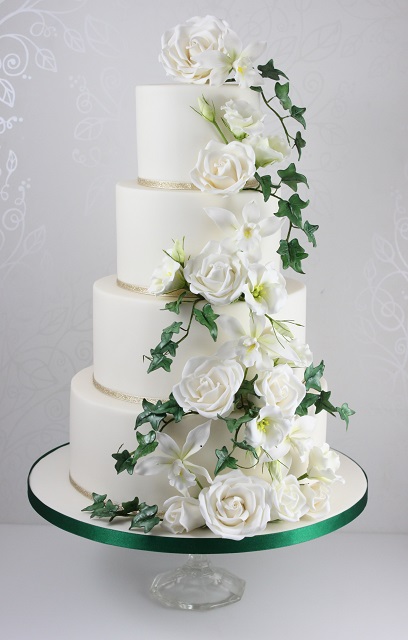 Roses and Ivy Wedding Cake