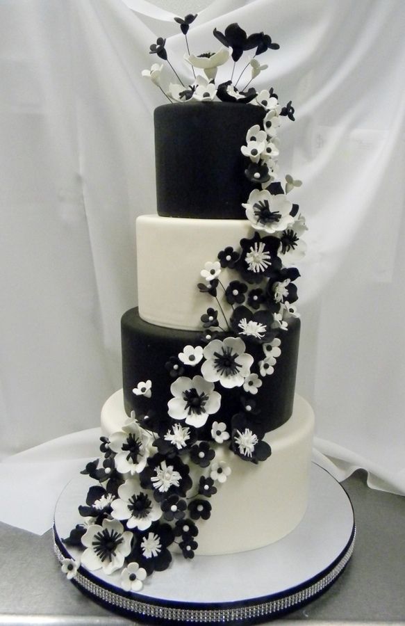 Beautiful Black and White Wedding Cake