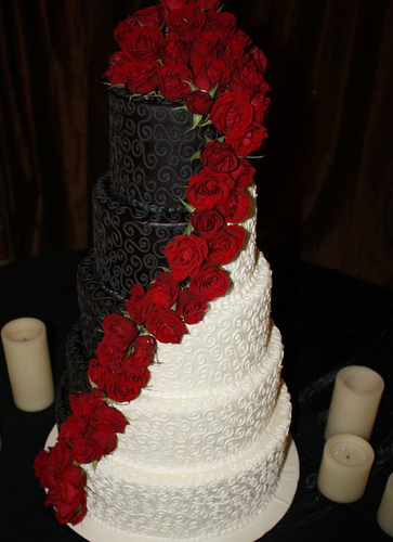 7 Photos of Unique Wedding Cakes With Red And Black