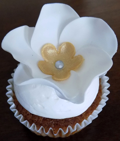 Cupcakes with Gumpaste Flowers