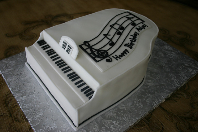 Grand Piano Cake