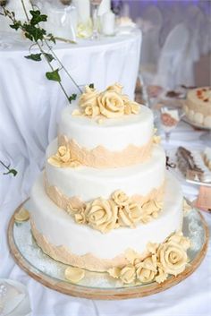 Neutral Wedding Cake