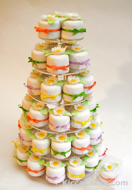 10 Photos of Spring Wedding Mini Cakes