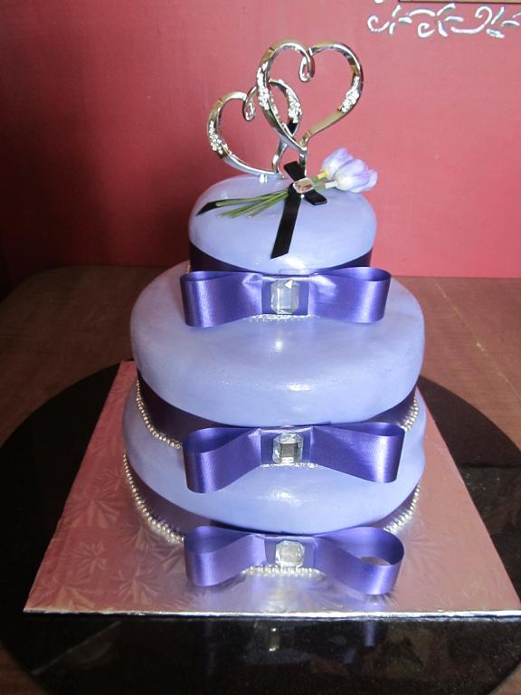 11 Photos of Violet Wedding Shower Cakes