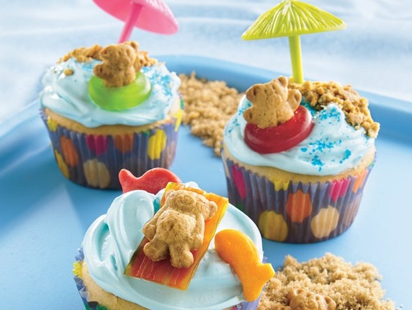 Cute Teddy Graham Beach Cupcakes