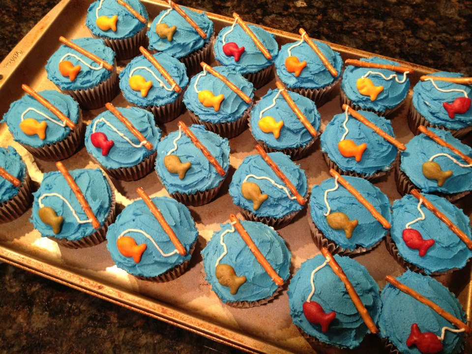 6 Photos of Fish Birthday Cupcakes