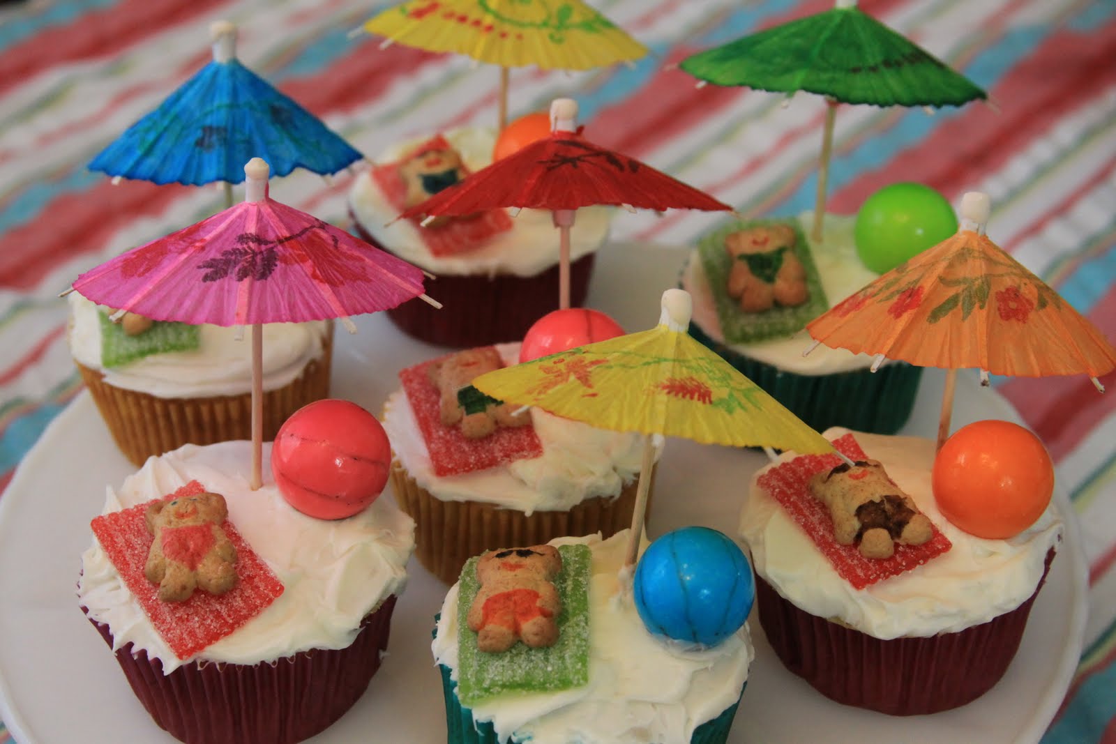 Teddy Graham Beach Cupcakes