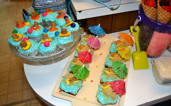 Teddy Graham Cupcake Ideas for Pool Party