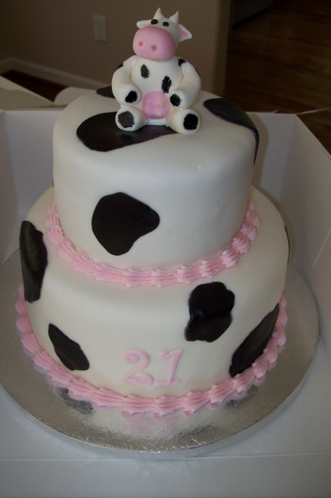 6 Photos of Cow Themed Birthday Cakes