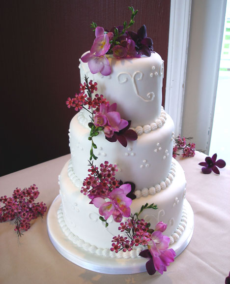 Natural Wedding Cake with Flowers