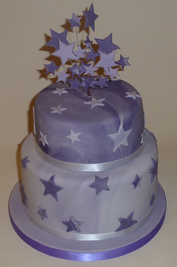 11 Photos of Cakes With Purple Stars