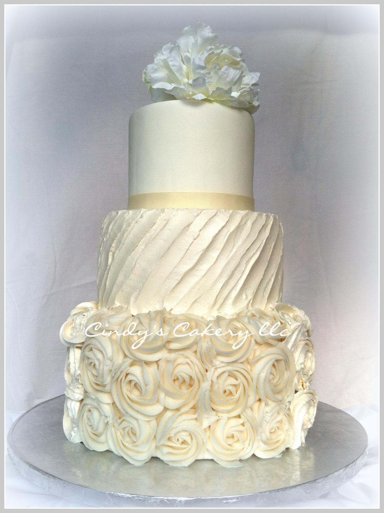 Round Wedding Cake with Rosettes