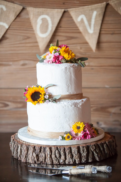 Rustic Wedding Cake with Sunflowers