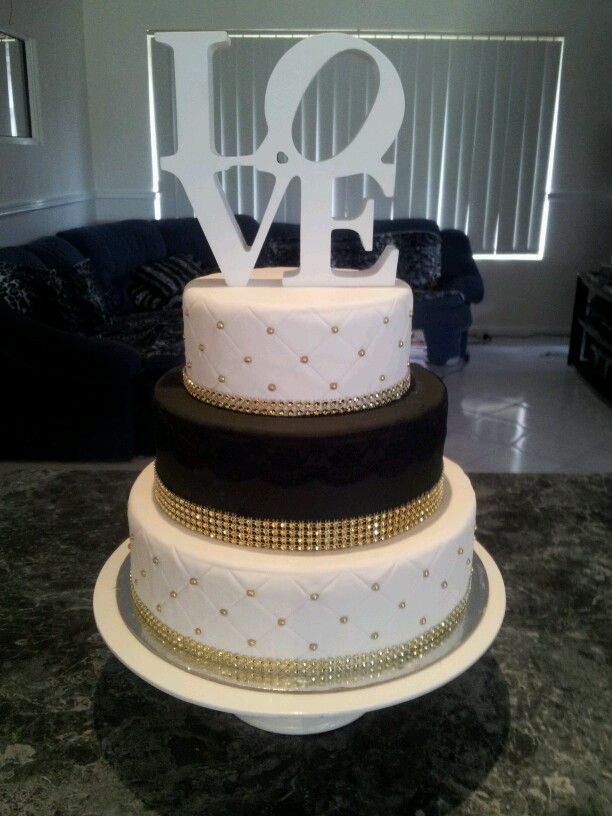 Black and White Gold Wedding Cake