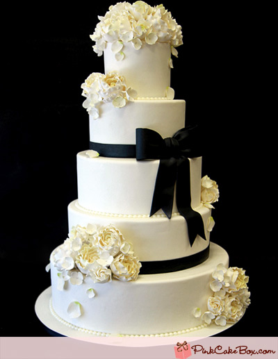 Black and White Rose Wedding Cake