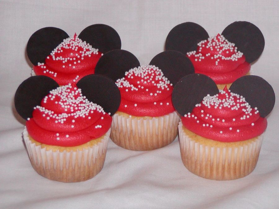 Minnie Mouse Birthday Cake and Cupcakes