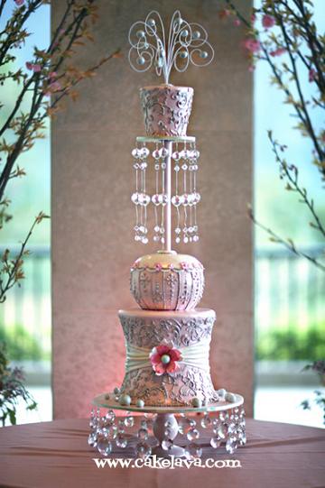 9 Photos of Tropical Wedding Cakes With Bling