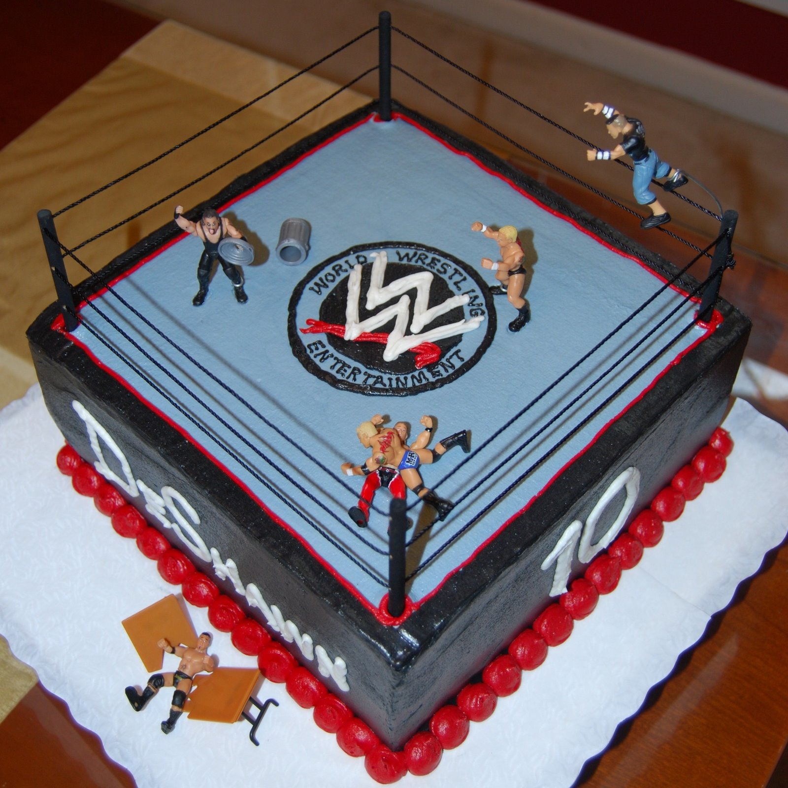 9 Photos of WWE Wrestling Birthday Cakes