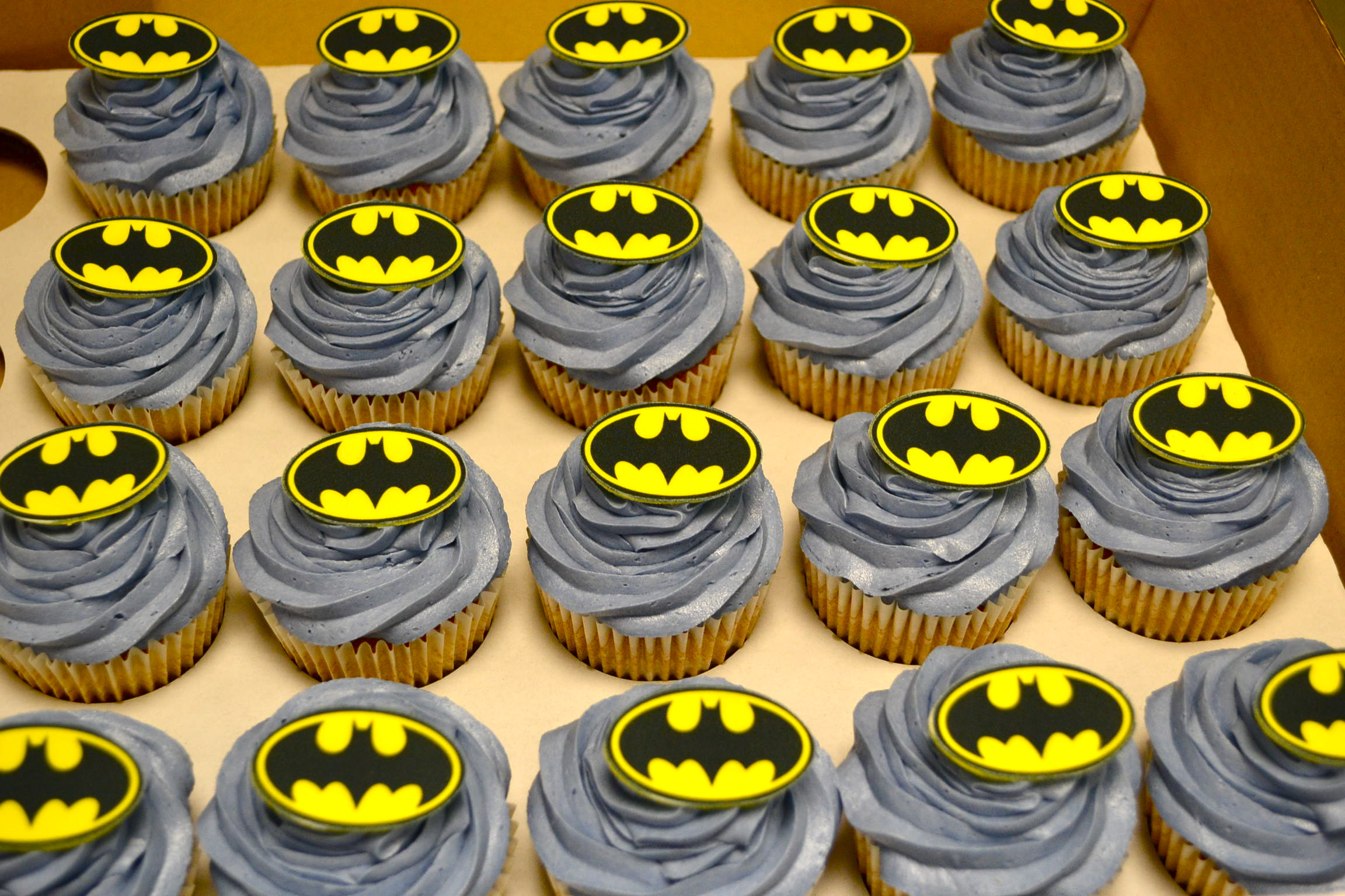 Batman Logo Cupcake Cake