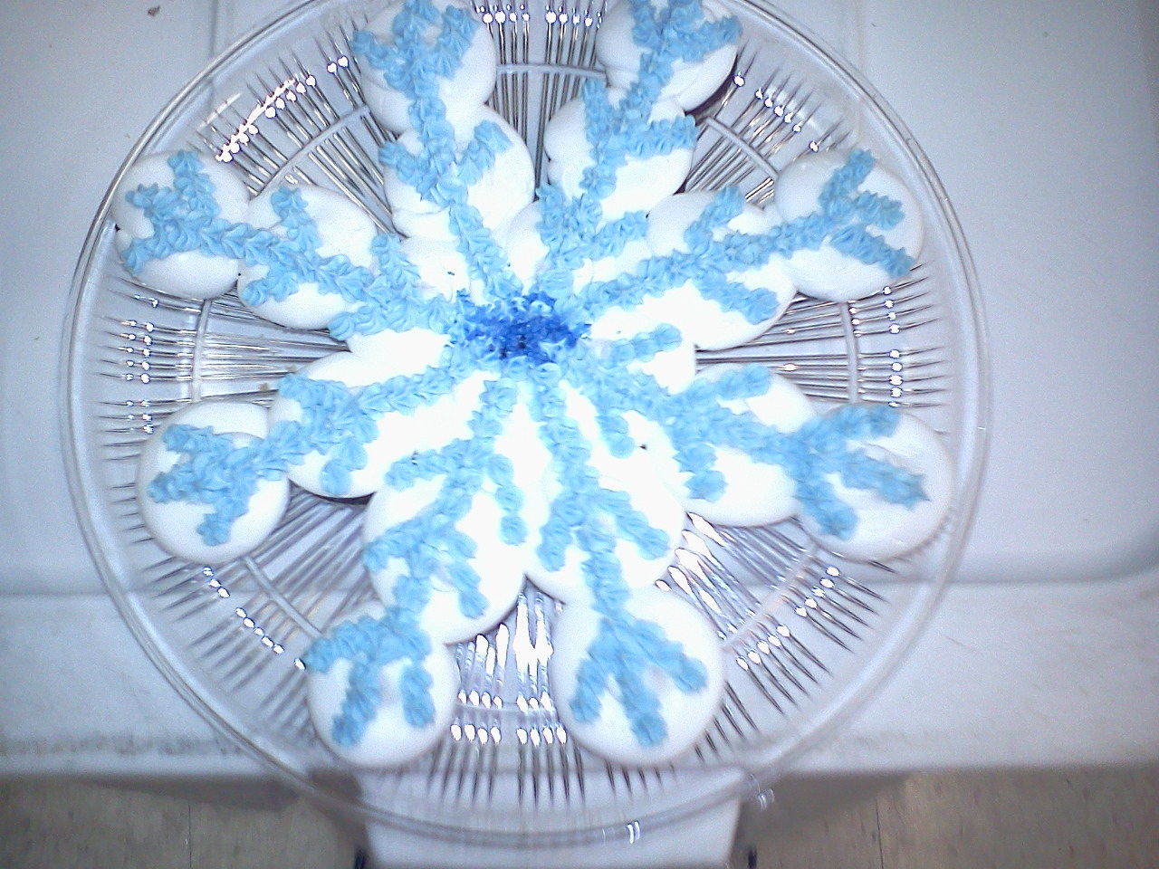 Pull Apart Cupcake Snowflake Cake