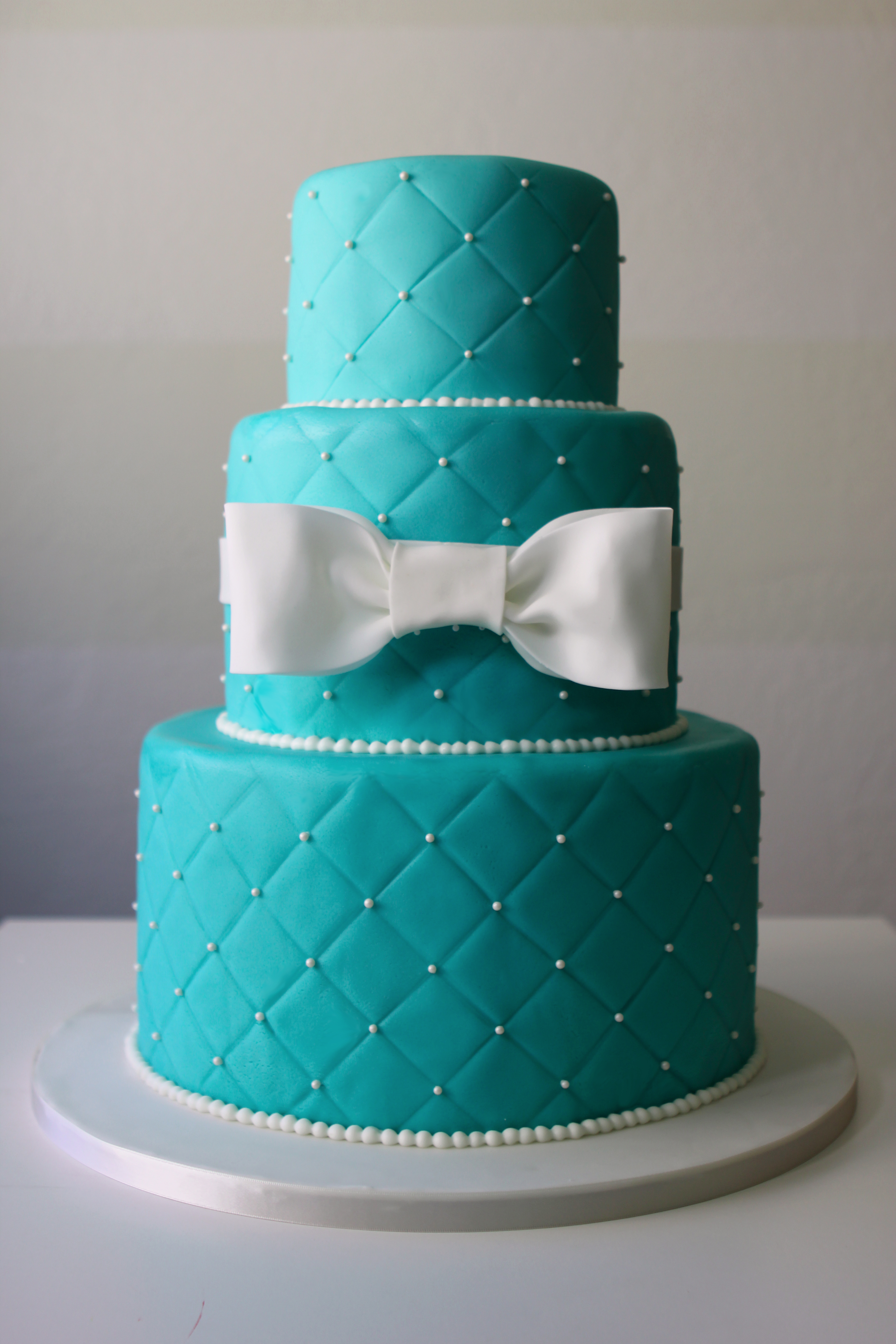 10 Photos of Tiffany Colored Cakes