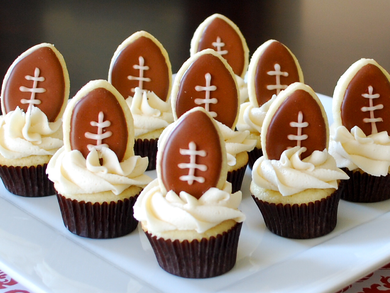 6 Photos of 2012 Super Bowl Cupcakes